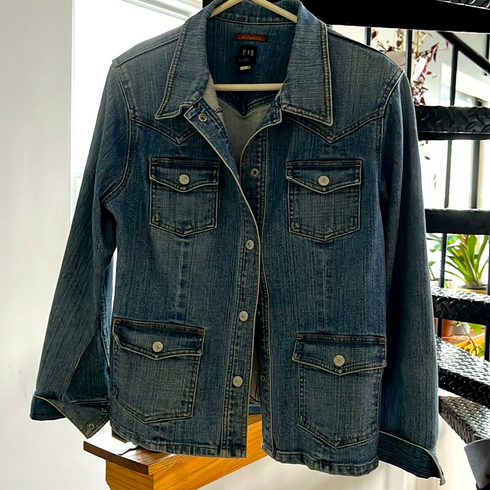 Gap stretch denim jacket women’s Large
